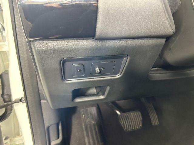 used 2019 Land Rover Discovery car, priced at $24,985