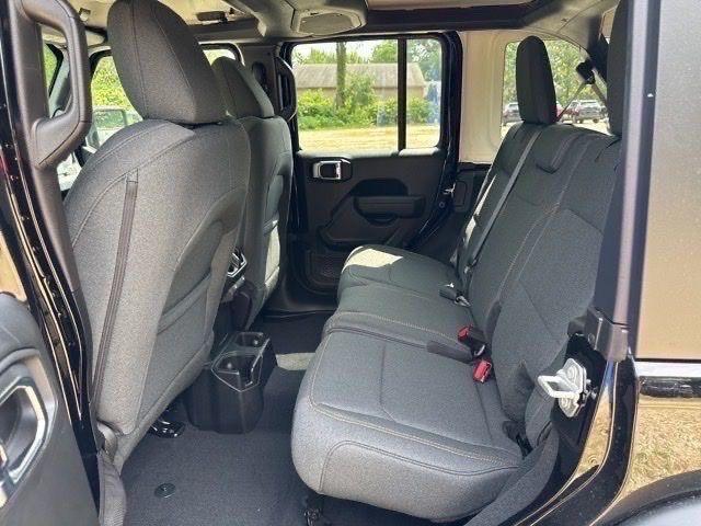 new 2025 Jeep Wrangler car, priced at $44,154