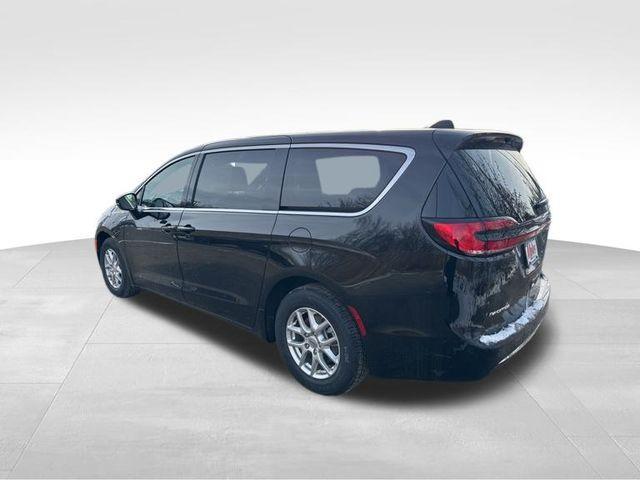 new 2025 Chrysler Pacifica car, priced at $37,002