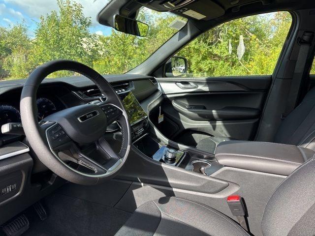 new 2025 Jeep Grand Cherokee car, priced at $37,953