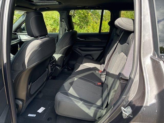 new 2025 Jeep Grand Cherokee car, priced at $37,953