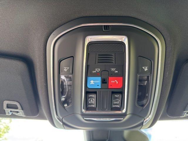 new 2025 Jeep Grand Cherokee car, priced at $37,953