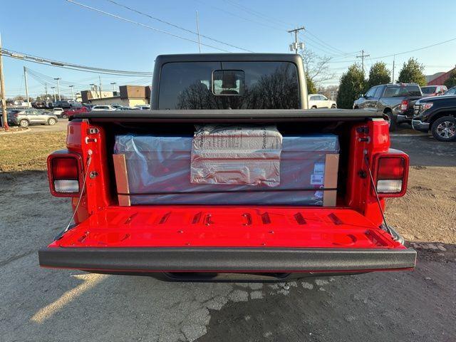 new 2024 Jeep Gladiator car, priced at $39,681