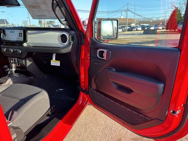 new 2024 Jeep Gladiator car, priced at $39,681