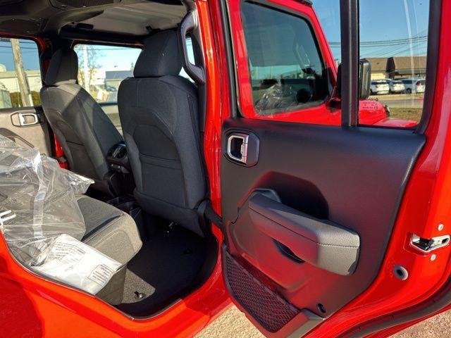 new 2024 Jeep Gladiator car, priced at $39,681