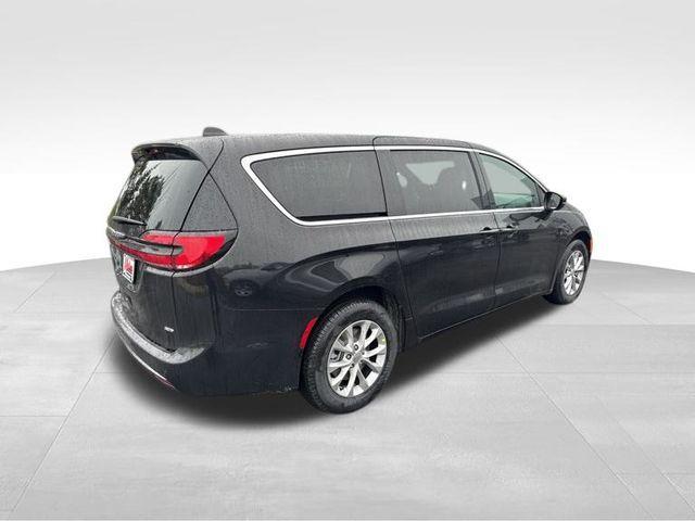 new 2025 Chrysler Pacifica car, priced at $39,831