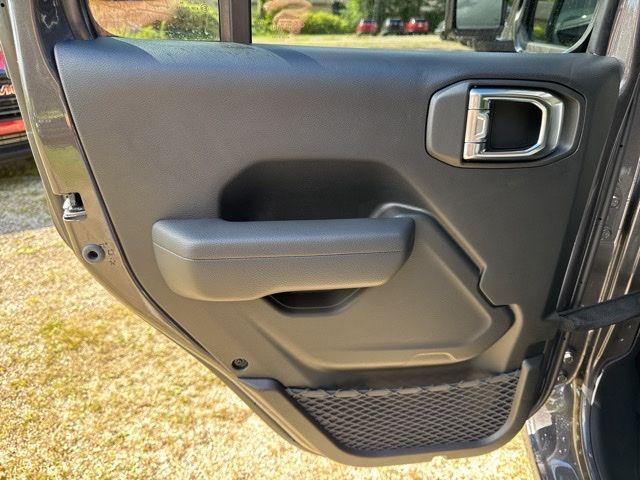 new 2025 Jeep Wrangler car, priced at $44,654