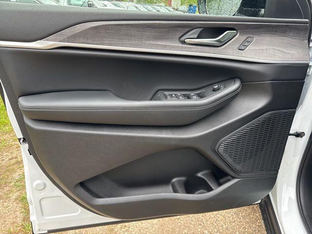 new 2025 Jeep Grand Cherokee L car, priced at $43,186