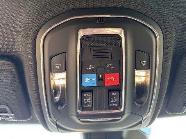 new 2025 Jeep Grand Cherokee car, priced at $41,780