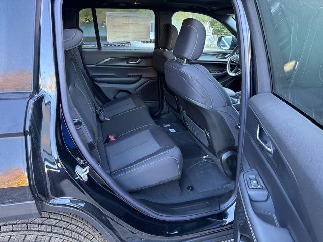 new 2025 Jeep Grand Cherokee car, priced at $40,953
