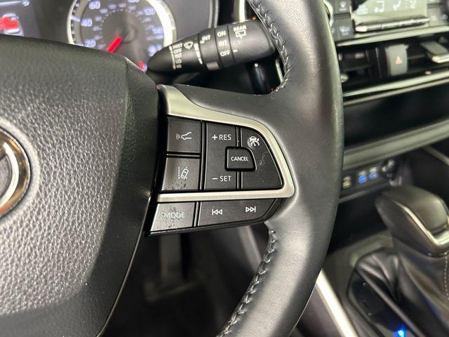 used 2022 Toyota Highlander car, priced at $31,267