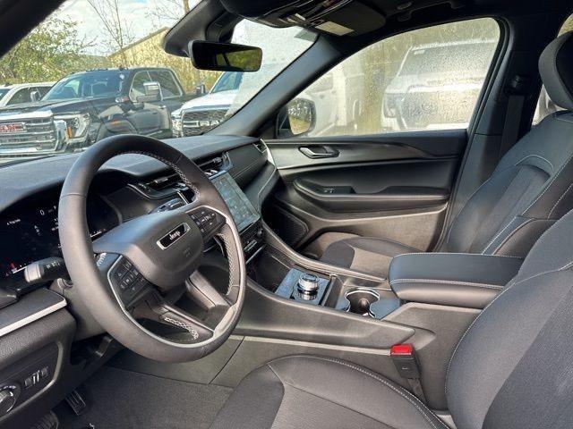 new 2025 Jeep Grand Cherokee car, priced at $41,780