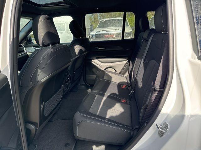 new 2025 Jeep Grand Cherokee car, priced at $41,780