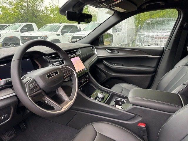 new 2025 Jeep Grand Cherokee car, priced at $49,970