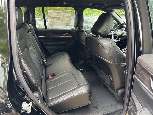 new 2025 Jeep Grand Cherokee car, priced at $49,970