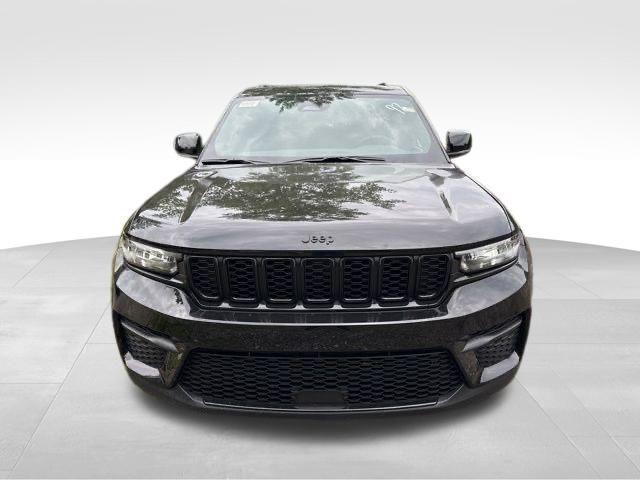 new 2025 Jeep Grand Cherokee car, priced at $42,210