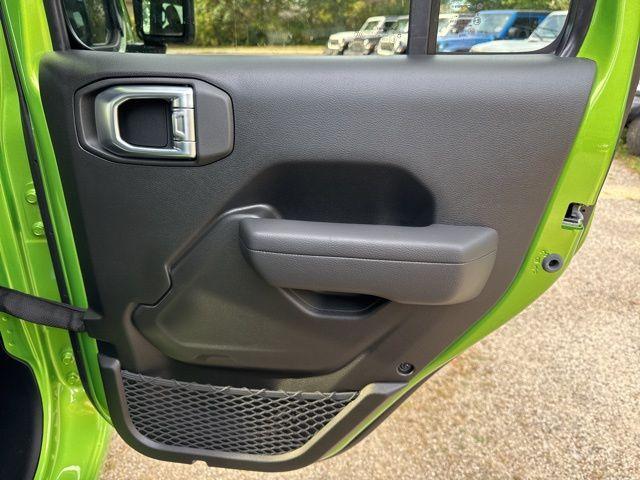 new 2025 Jeep Wrangler car, priced at $45,654