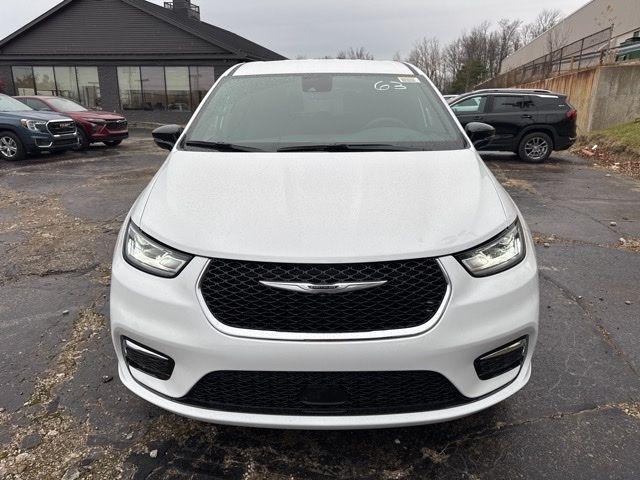 new 2026 Chrysler Pacifica car, priced at $36,751