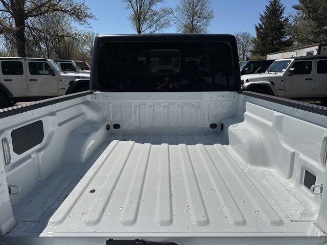 new 2025 Jeep Gladiator car, priced at $46,373