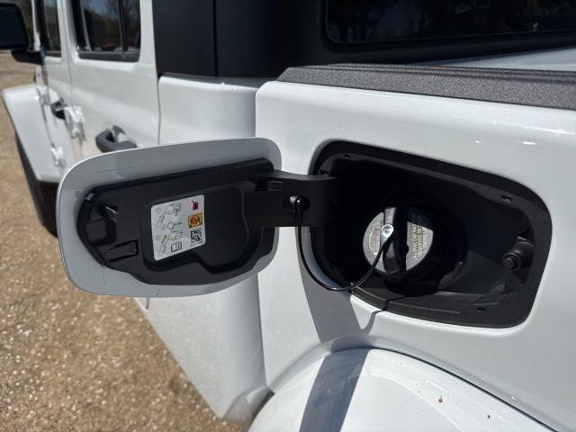 new 2025 Jeep Gladiator car, priced at $46,373
