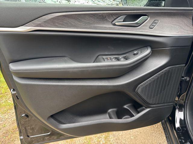 new 2025 Jeep Grand Cherokee L car, priced at $43,704