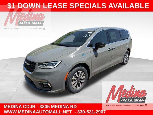 new 2025 Chrysler Pacifica Hybrid car, priced at $43,545