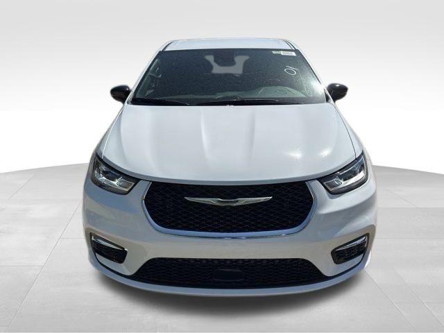 new 2025 Chrysler Pacifica Hybrid car, priced at $39,067
