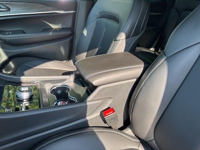 new 2025 Jeep Grand Cherokee car, priced at $38,109