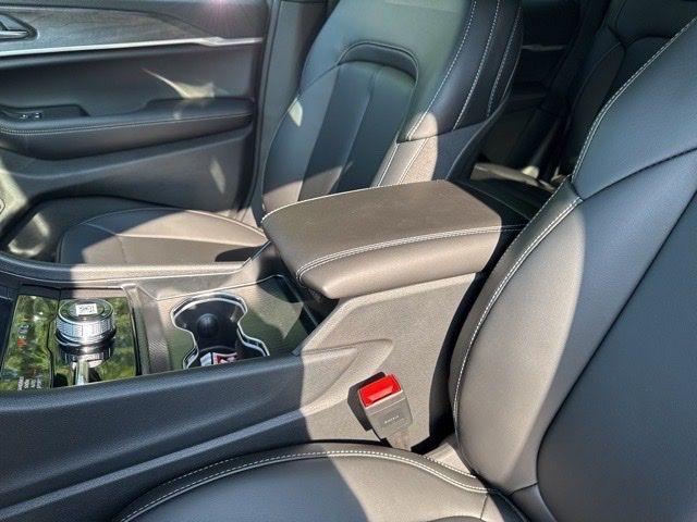 new 2025 Jeep Grand Cherokee car, priced at $38,109
