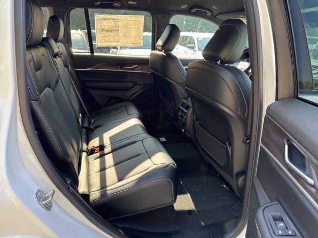 new 2025 Jeep Grand Cherokee car, priced at $38,109
