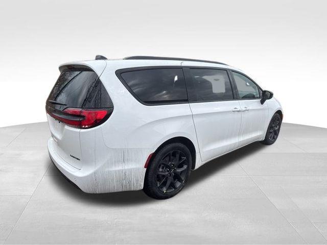 new 2025 Chrysler Pacifica car, priced at $44,130