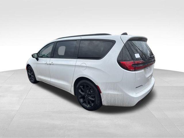 new 2025 Chrysler Pacifica car, priced at $44,130