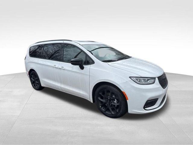 new 2025 Chrysler Pacifica car, priced at $44,130