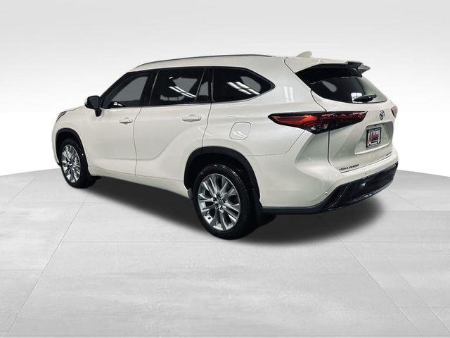 used 2021 Toyota Highlander car, priced at $34,543