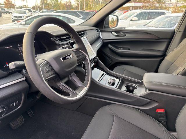 new 2025 Jeep Grand Cherokee car, priced at $35,754