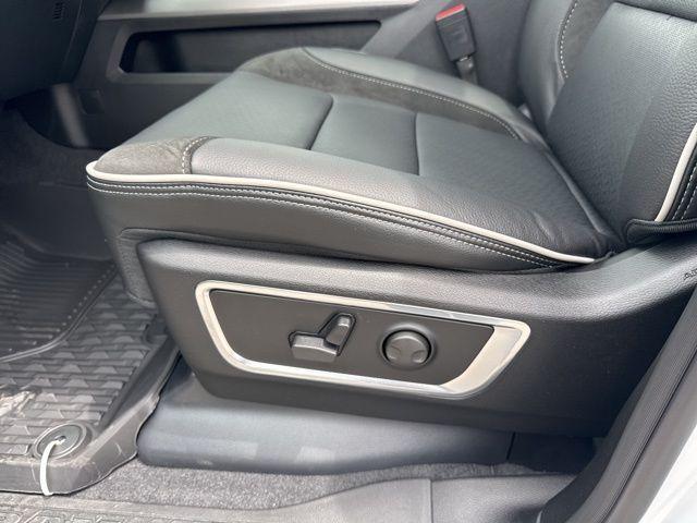 new 2025 Ram 1500 car, priced at $57,060