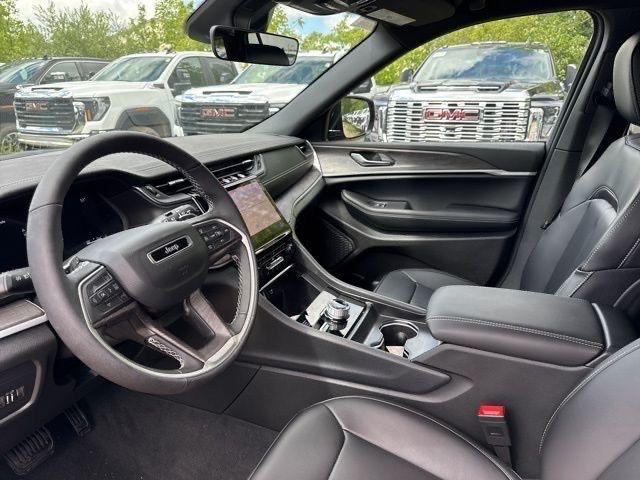 new 2025 Jeep Grand Cherokee car, priced at $42,013