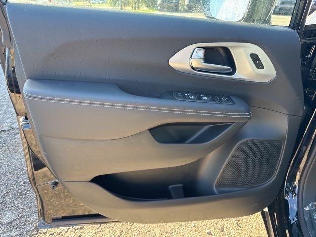 new 2026 Chrysler Pacifica car, priced at $46,977