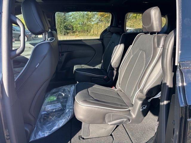 new 2026 Chrysler Pacifica car, priced at $46,977