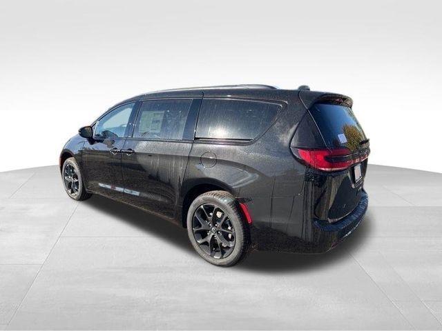 new 2026 Chrysler Pacifica car, priced at $46,977