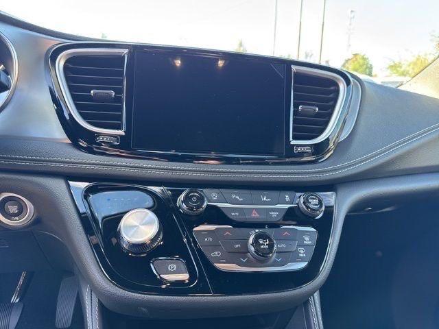 new 2026 Chrysler Pacifica car, priced at $46,977