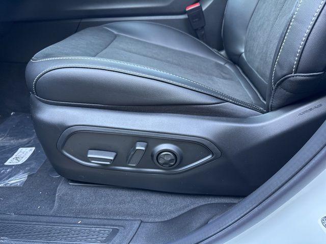 new 2025 Jeep Grand Cherokee L car, priced at $41,248