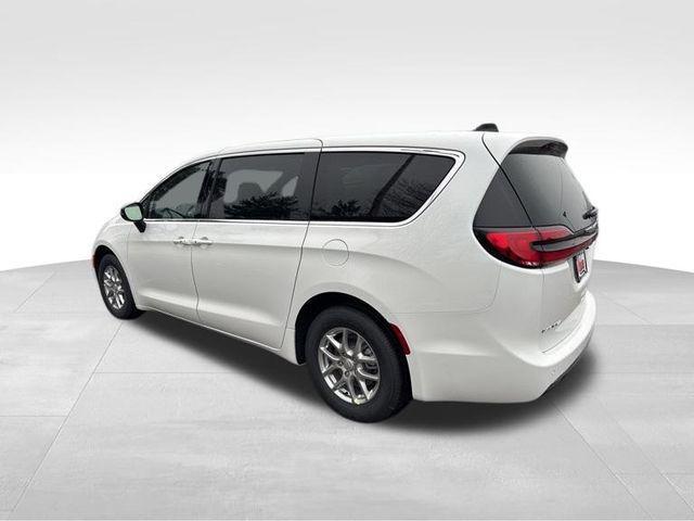 new 2026 Chrysler Pacifica car, priced at $35,751