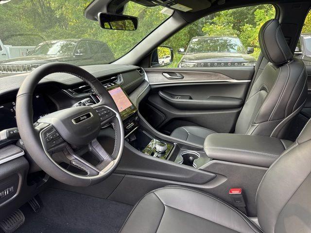 new 2025 Jeep Grand Cherokee car, priced at $45,551
