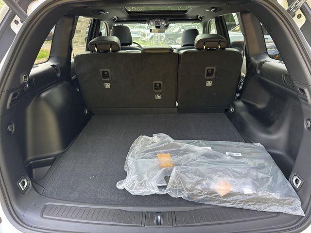 new 2025 Jeep Grand Cherokee car, priced at $45,551