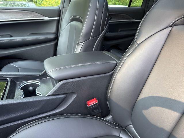 new 2025 Jeep Grand Cherokee car, priced at $45,551