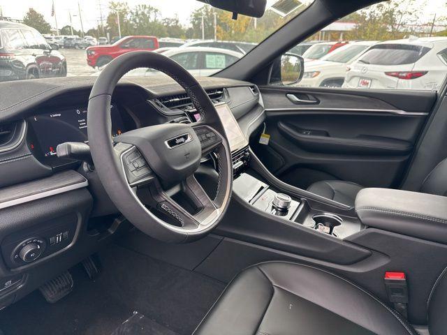 new 2025 Jeep Grand Cherokee car, priced at $40,678