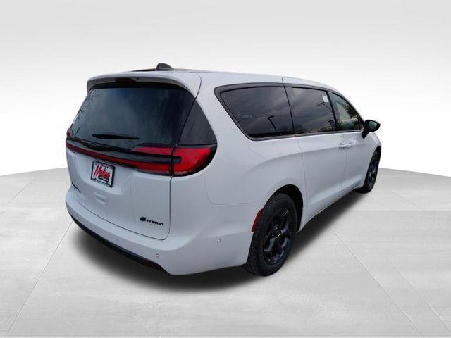 new 2024 Chrysler Pacifica Hybrid car, priced at $54,049
