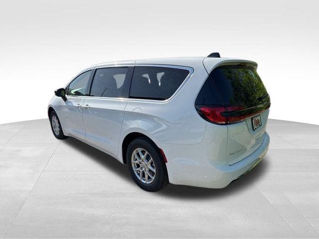 new 2025 Chrysler Pacifica car, priced at $38,608