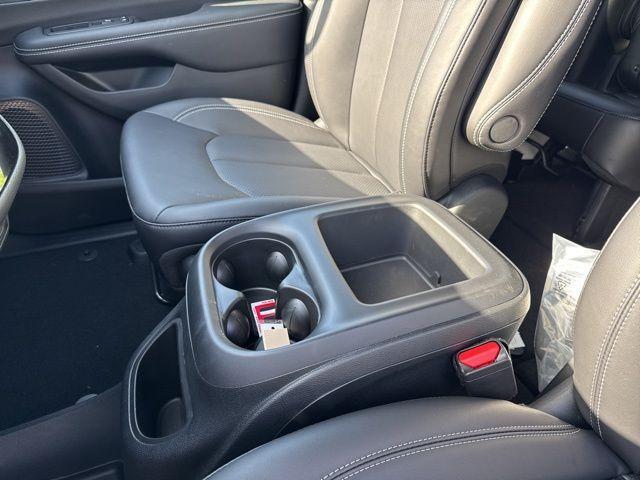new 2025 Chrysler Pacifica car, priced at $38,608